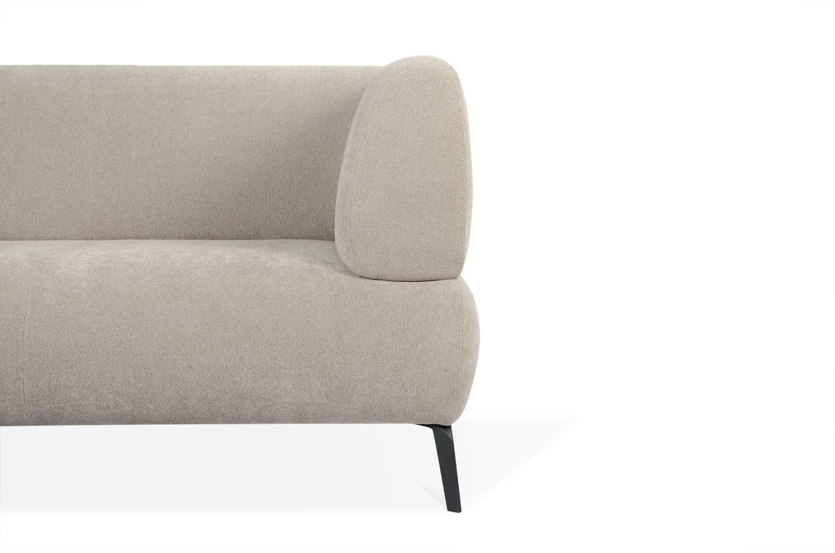 Лаконичный дизайн с мягкими округлыми формами подчеркивает статус и вкус компании