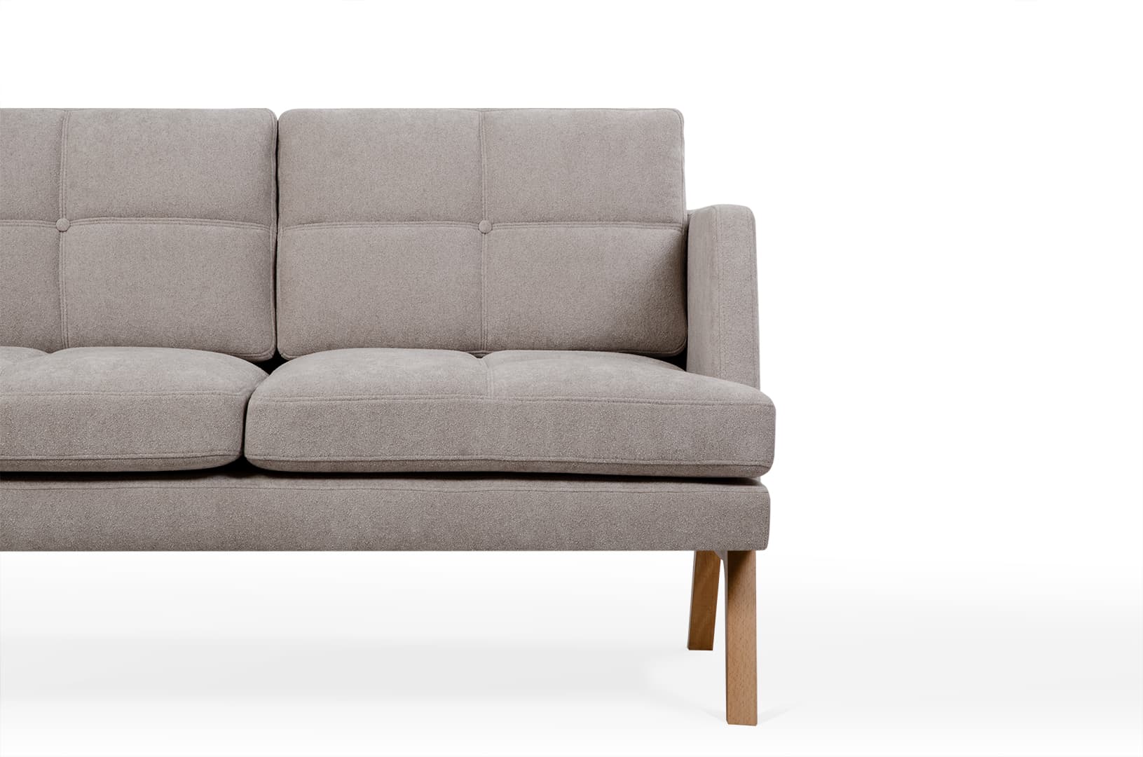 Чёткая геометрия и простые линии корпуса делают его универсальным для разных интерьеров